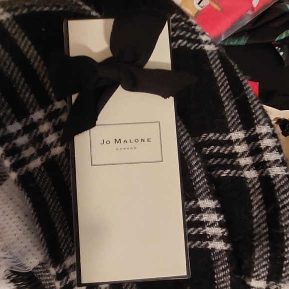 Full bottle Jo Malone Wild Bluebell - Picture 3 of 5